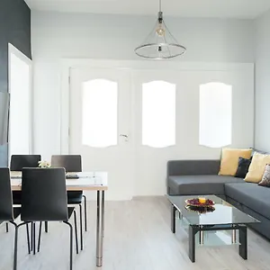 https://vitosha-boulevard-2bdrm-lux-apart.sofiahotelsbg.com